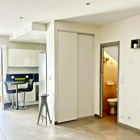 Prázdninový dům Jolie Maison 2 Faces, 2 Chambres, Jardin Amenage *
